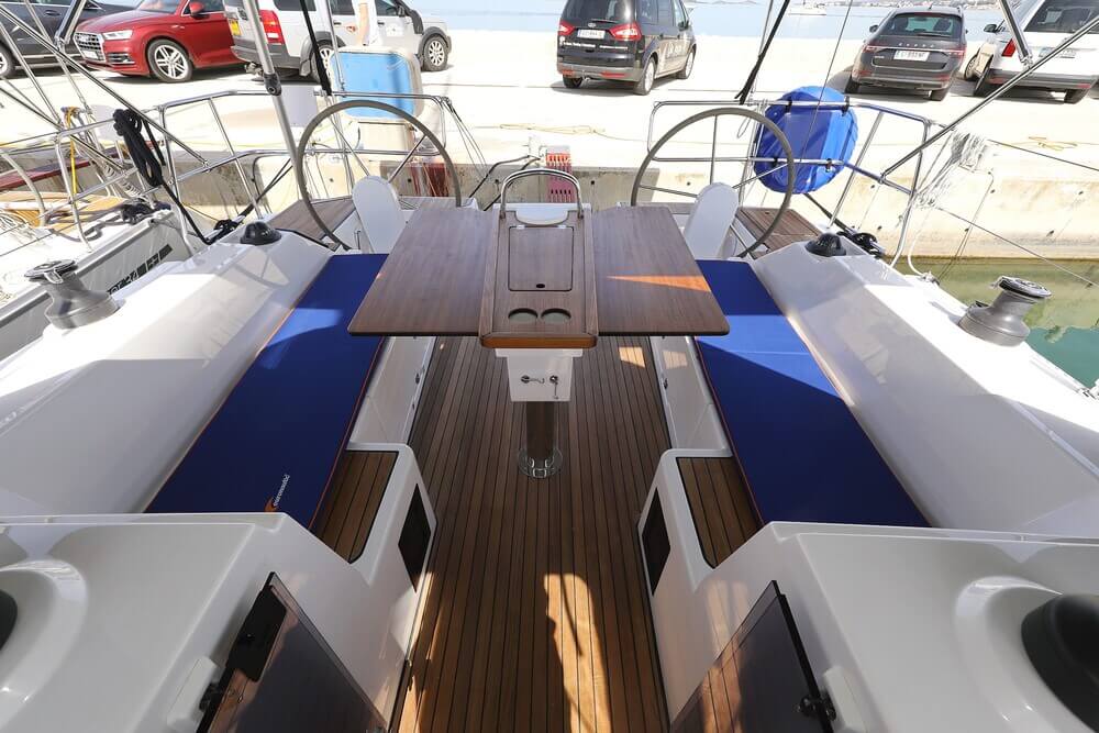 Photo #5 - Bavaria C38 (Blue Note) en Biograd - 33911