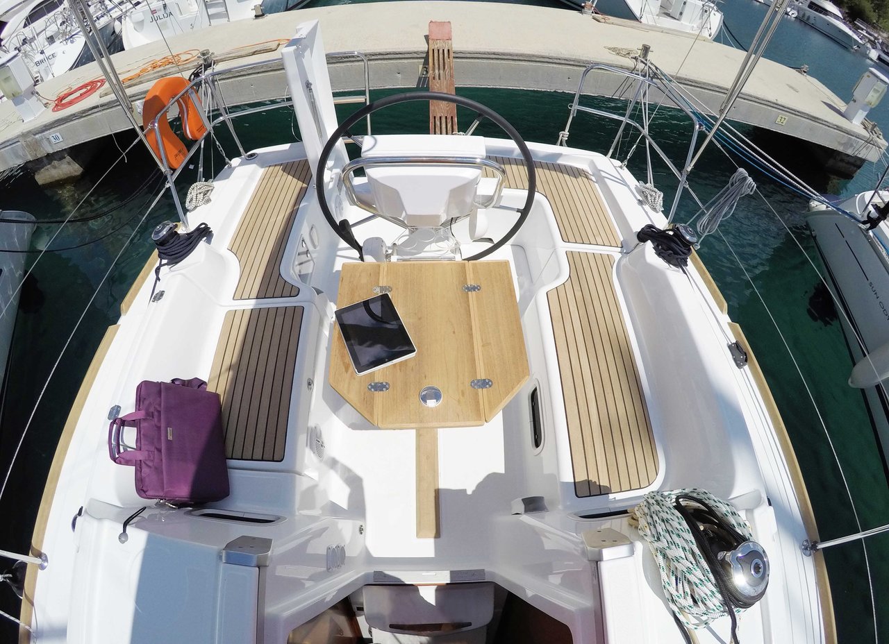 Photo #11 - Oceanis 31 (Honey) en Split - 33935