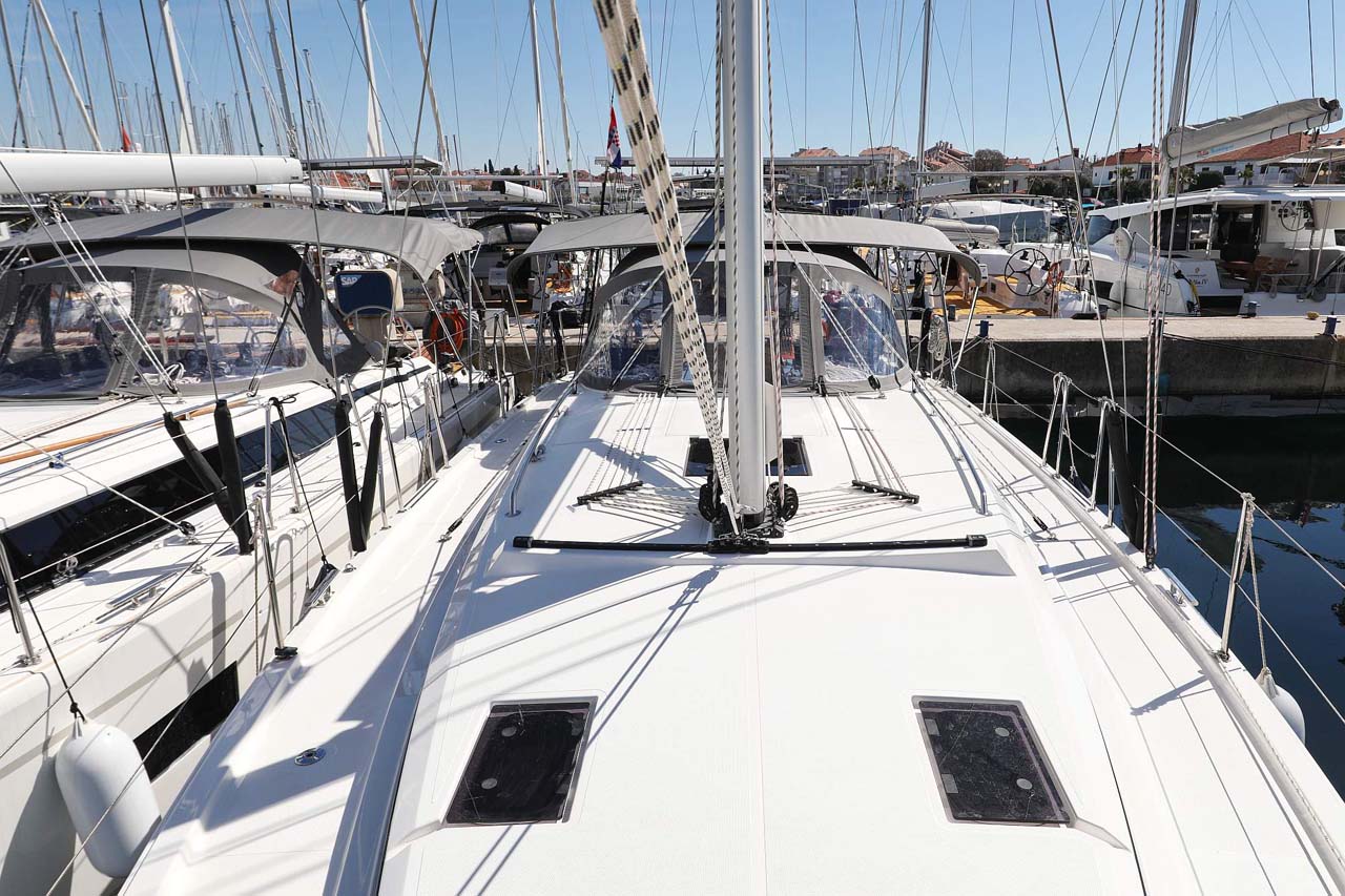 Photo #4 - Bavaria C42 Style (Antares) in Biograd - 33975