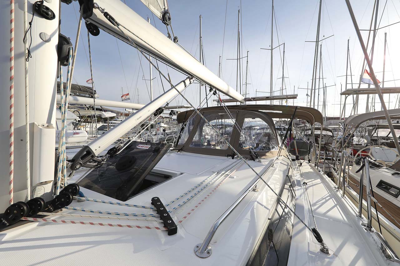 Photo #8 - Bavaria C38 Style (Amore) en Trogir - 33976