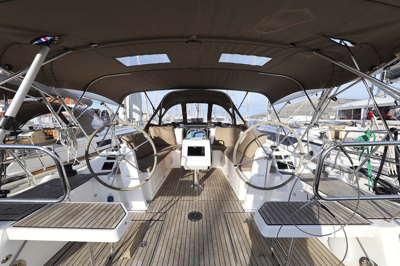 Photo #10 - Bavaria C38 Style (Amore) en Trogir - 33976