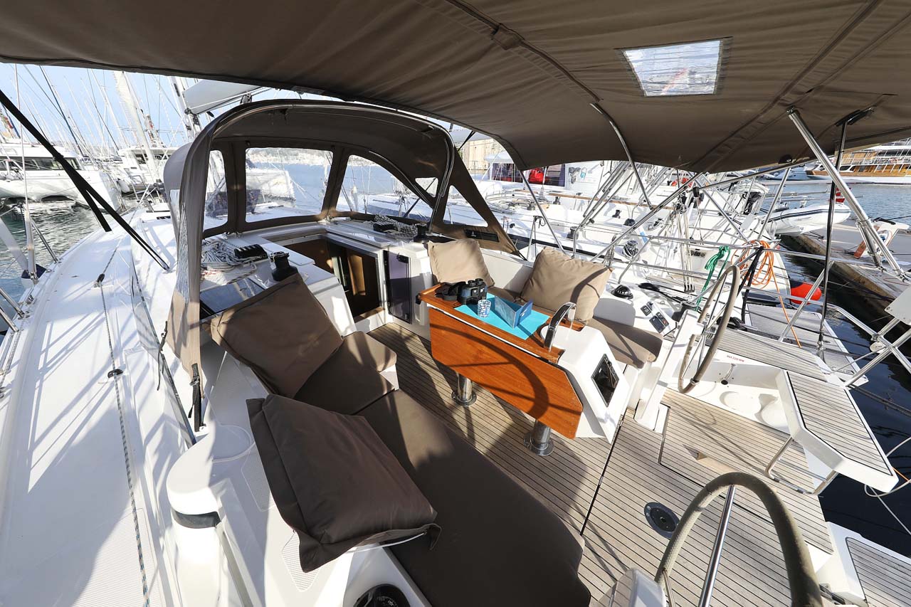 Photo #11 - Bavaria C38 Style (Amore) en Trogir - 33976
