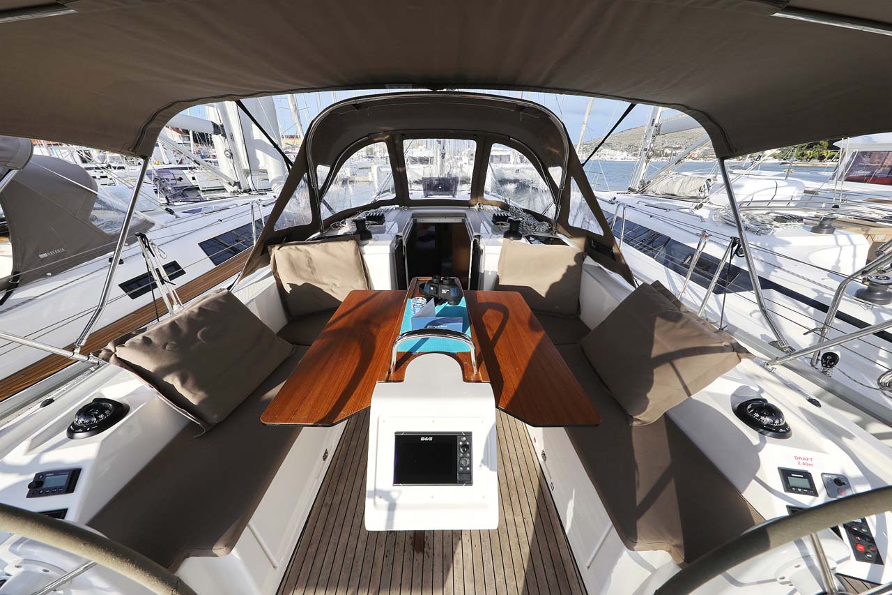Photo #12 - Bavaria C38 Style (Amore) en Trogir - 33976
