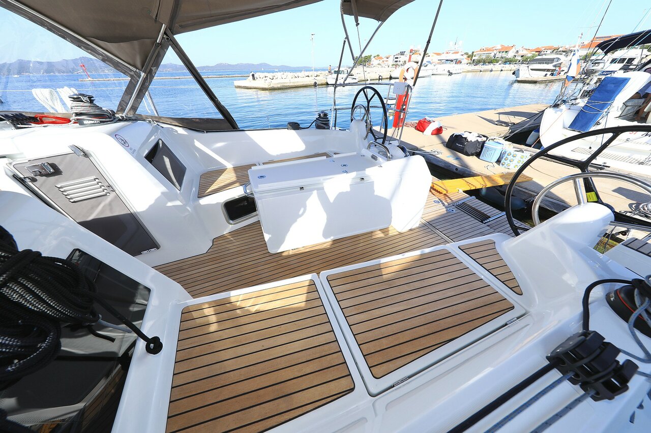 Photo #6 - Sun Odyssey 410 - 3 cab. (Vague) in Zadar - 34002