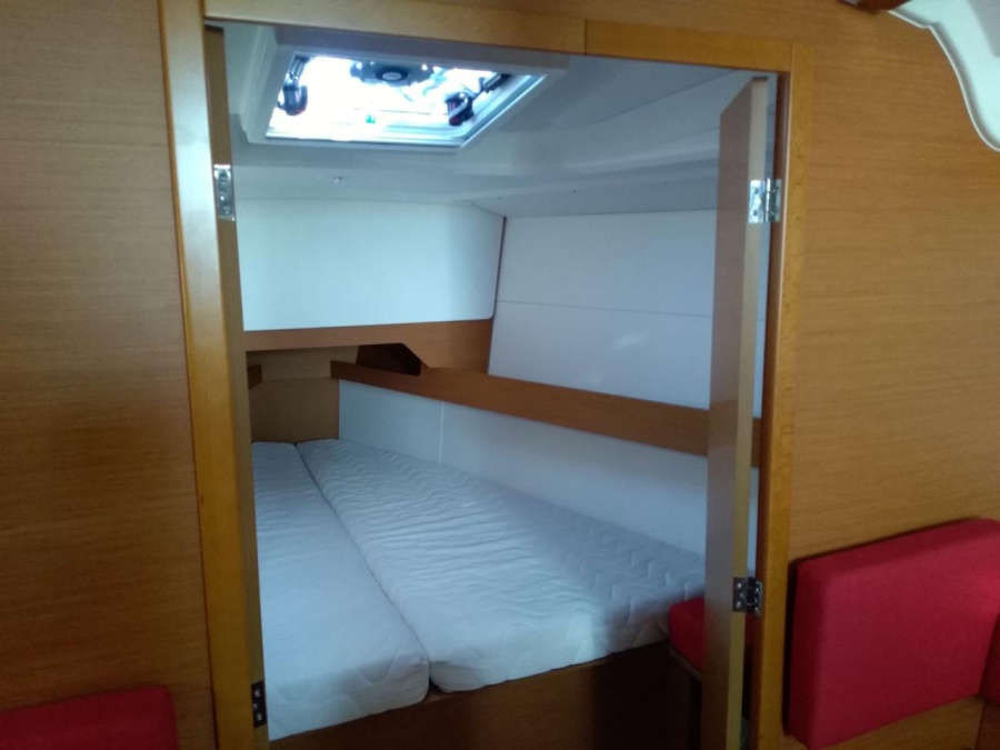 Photo #6 - Sun Odyssey 349 - 2 cab. (Riga) in Portisco - 34029