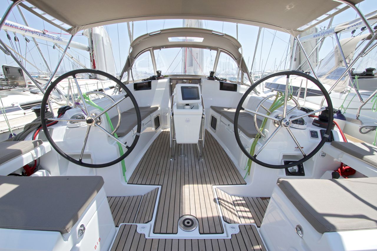 Photo #5 - Sun Odyssey 419 - 3 cab. (Perseas) in Lavrion - 34030