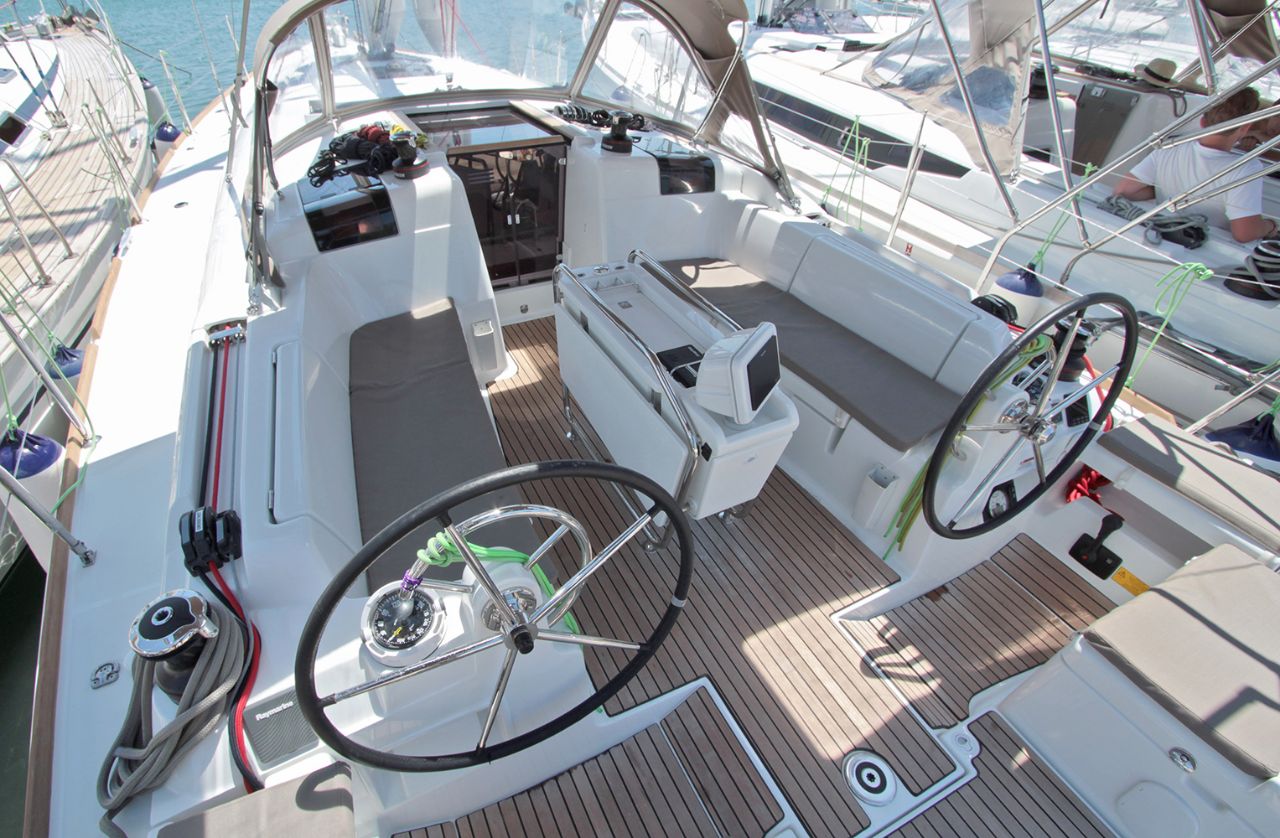Photo #6 - Sun Odyssey 419 - 3 cab. (Perseas) in Lavrion - 34030