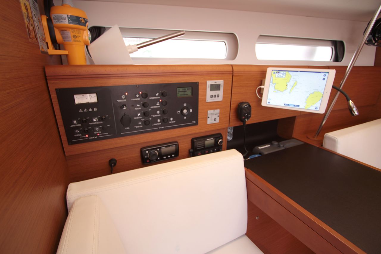Photo #14 - Sun Odyssey 419 - 3 cab. (Perseas) in Lavrion - 34030