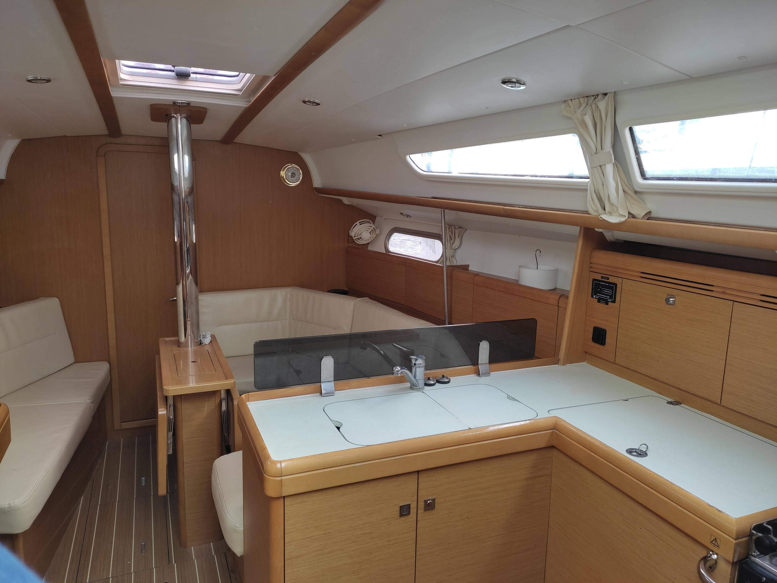 Photo #8 - Sun Odyssey 36i (Anita) in Korfu - 34047