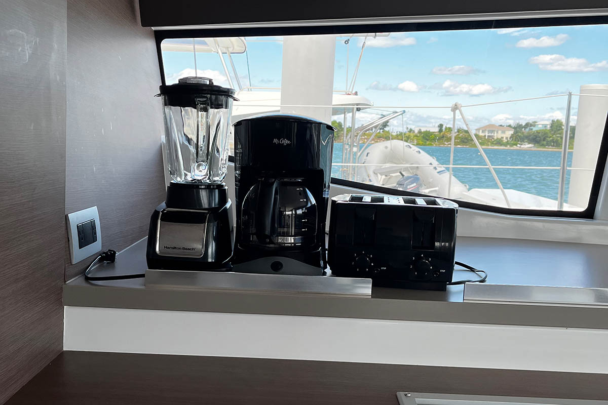 Photo #17 - Bali 4.8 - 5 cab. (Happy Day) in Marsh Harbour - 34120