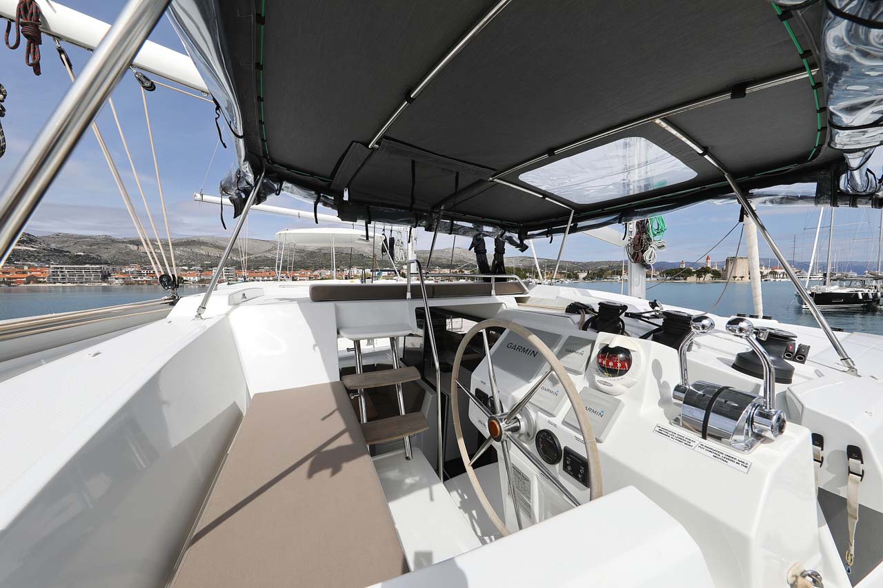 Photo #9 - Fountaine Pajot Astrea 42 - 4 + 2 cab. (La Mula) in Trogir - 34164