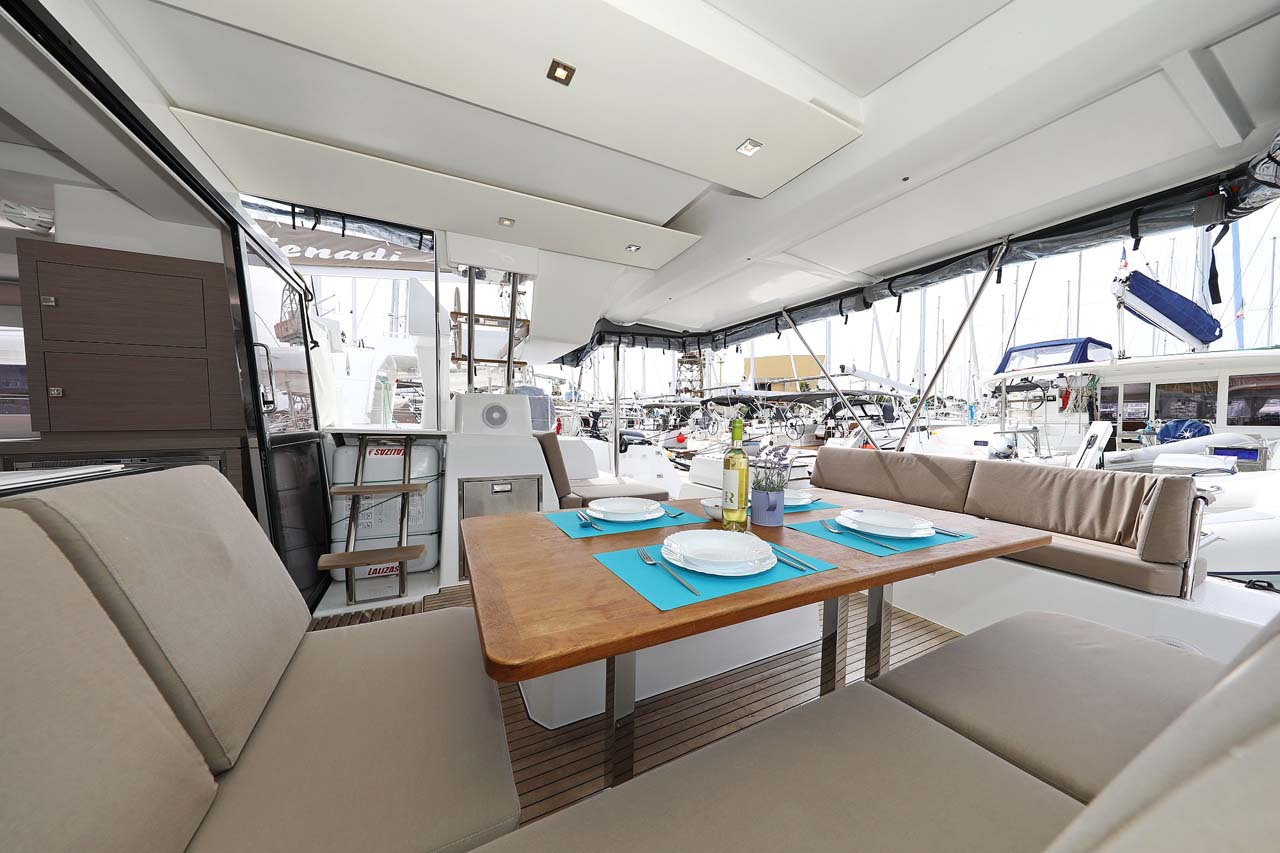 Photo #11 - Fountaine Pajot Astrea 42 - 4 + 2 cab. (La Mula) in Trogir - 34164