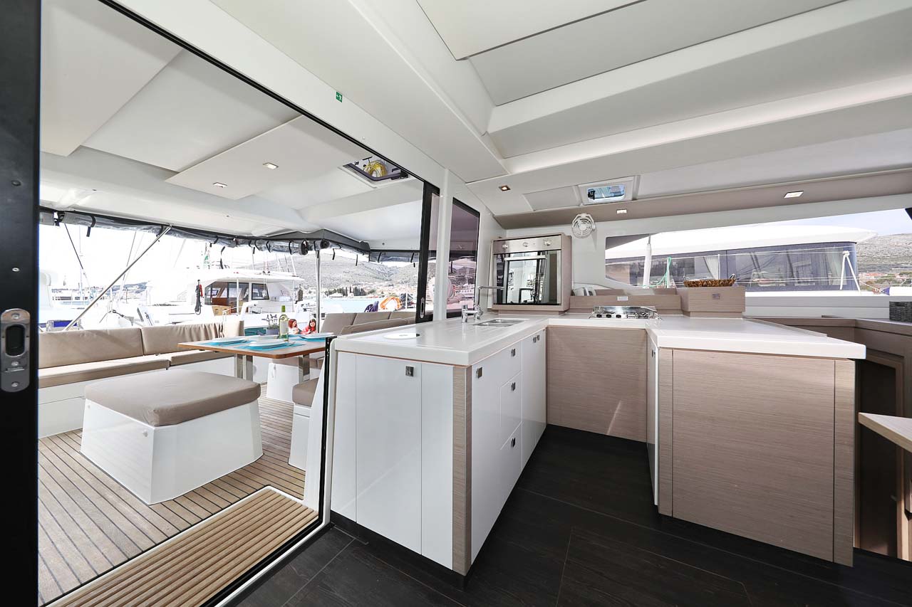 Photo #18 - Fountaine Pajot Astrea 42 - 4 + 2 cab. (La Mula) in Trogir - 34164