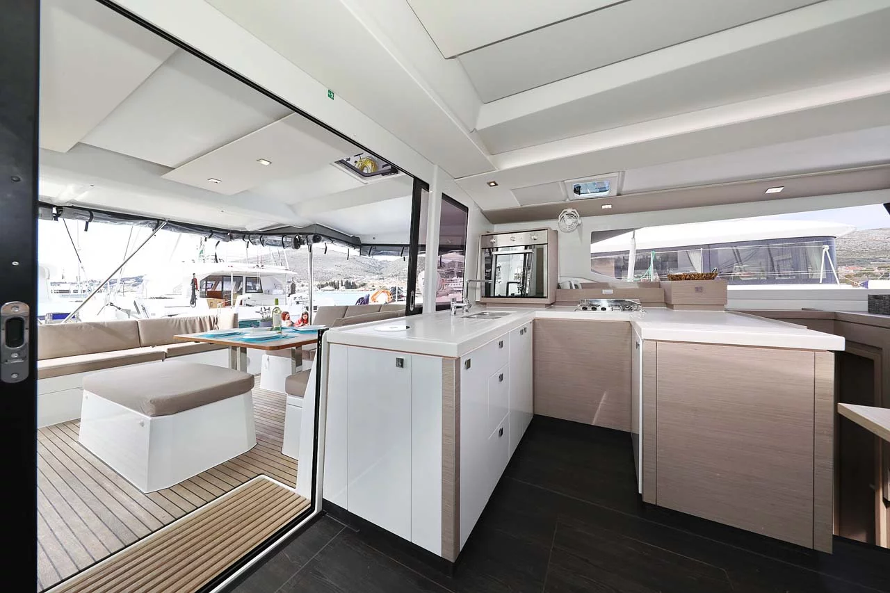 Fountaine Pajot Astrea 42 - 4 + 2 cab. (La Mula)  - 17