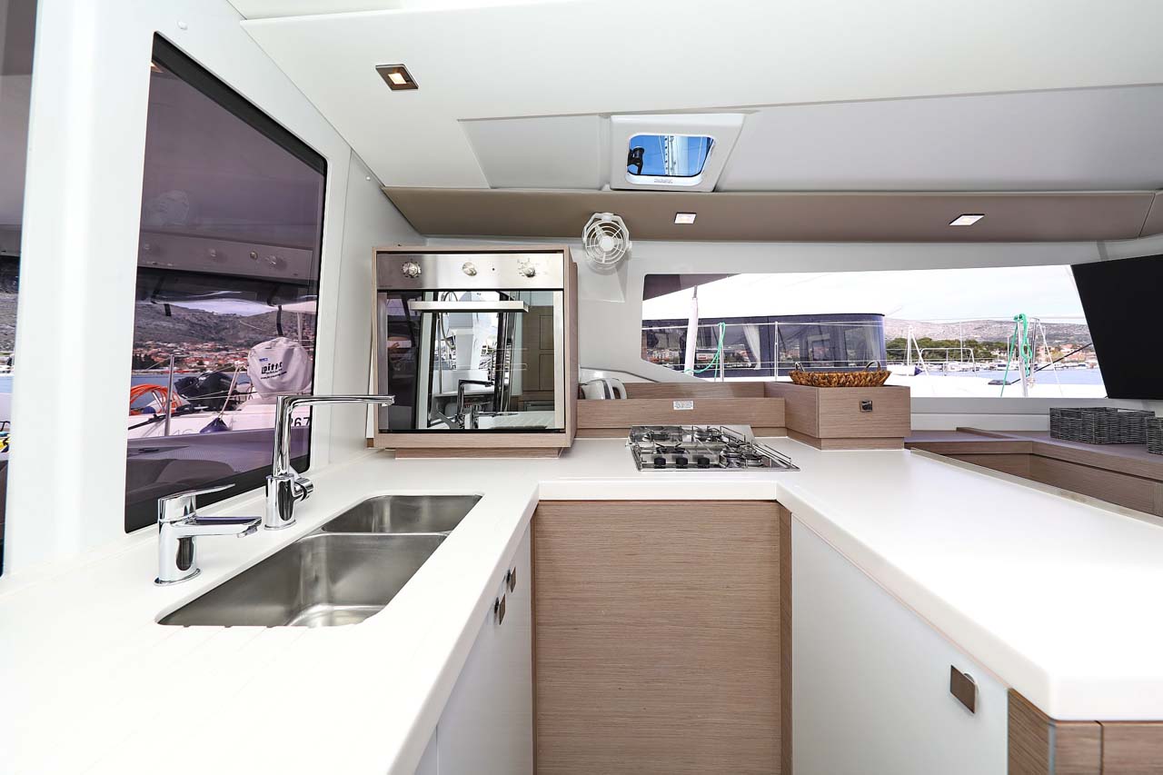 Photo #19 - Fountaine Pajot Astrea 42 - 4 + 2 cab. (La Mula) in Trogir - 34164
