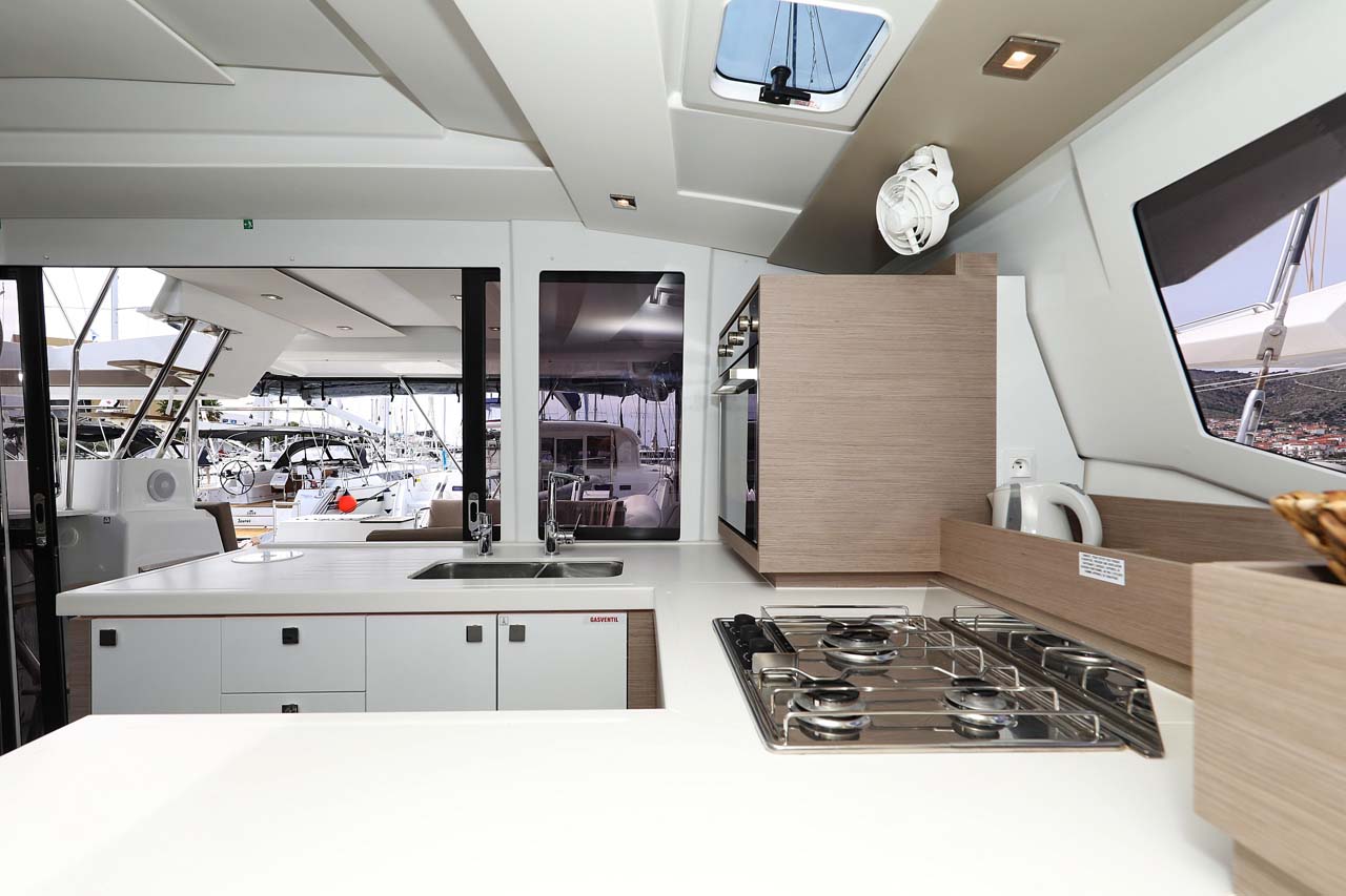 Photo #20 - Fountaine Pajot Astrea 42 - 4 + 2 cab. (La Mula) in Trogir - 34164