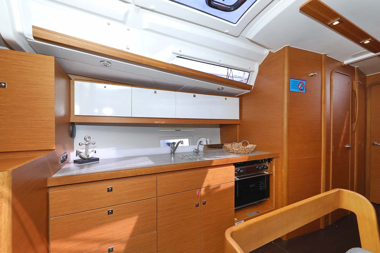 Photo #8 - Dufour 430 (Lucia 1) in Trogir - 34173