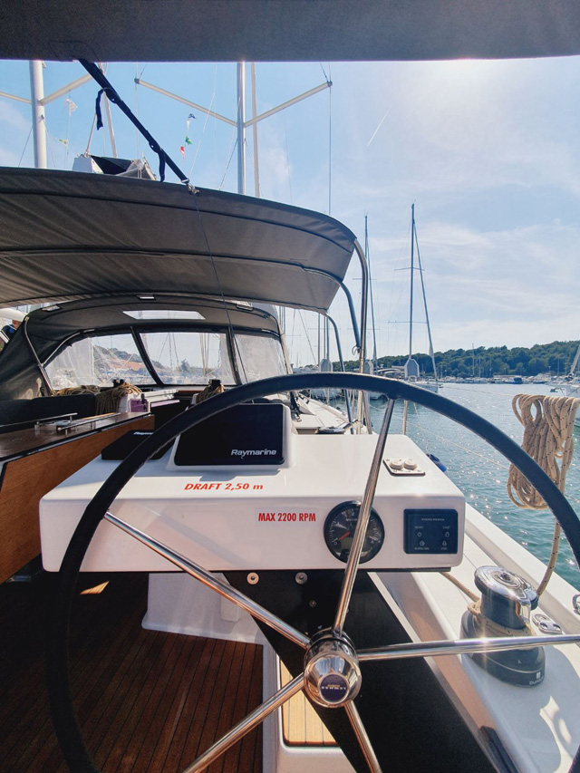 Photo #7 - Dufour 470 - 4 cab. (Sombra del Viento) en Trogir - 34177