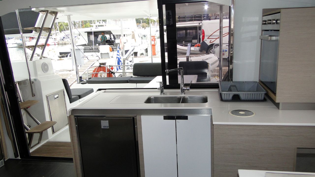 Photo #7 - Fountaine Pajot Elba 45 - 4 + 2 cab. (O'NEIRO) en Athènes - 34178