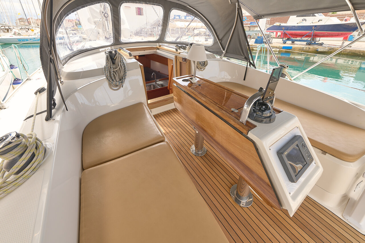 Photo #9 - Bavaria Cruiser 37 - 3 cab. (Toni) in Trogir - 34185