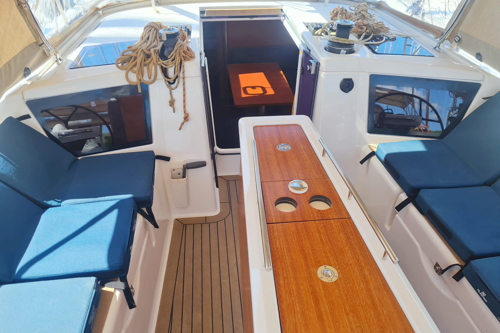 Photo #6 - Dufour 390 (Elena) en Pula - 34221