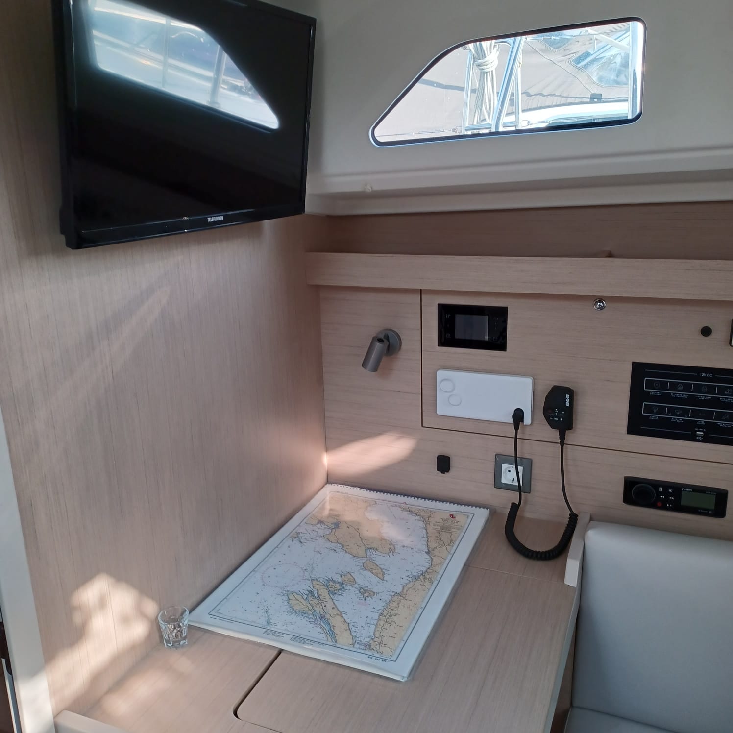 Photo #13 - Oceanis 40.1 - 3 cab. (Elisa) in Krk - 34230