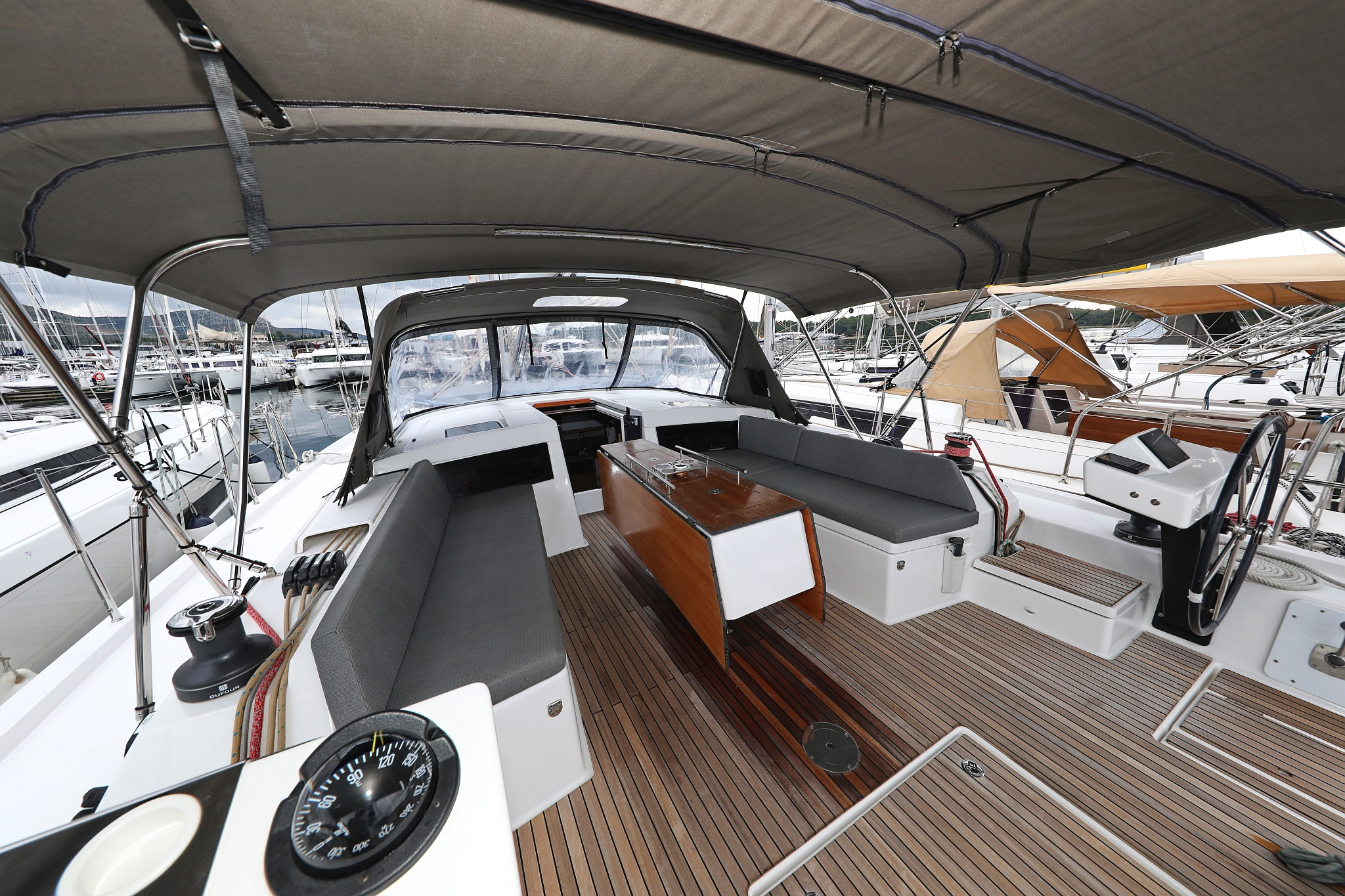 Photo #4 - Dufour 470 - 5 cab. (Shooting Star) en Sibenik - 34236