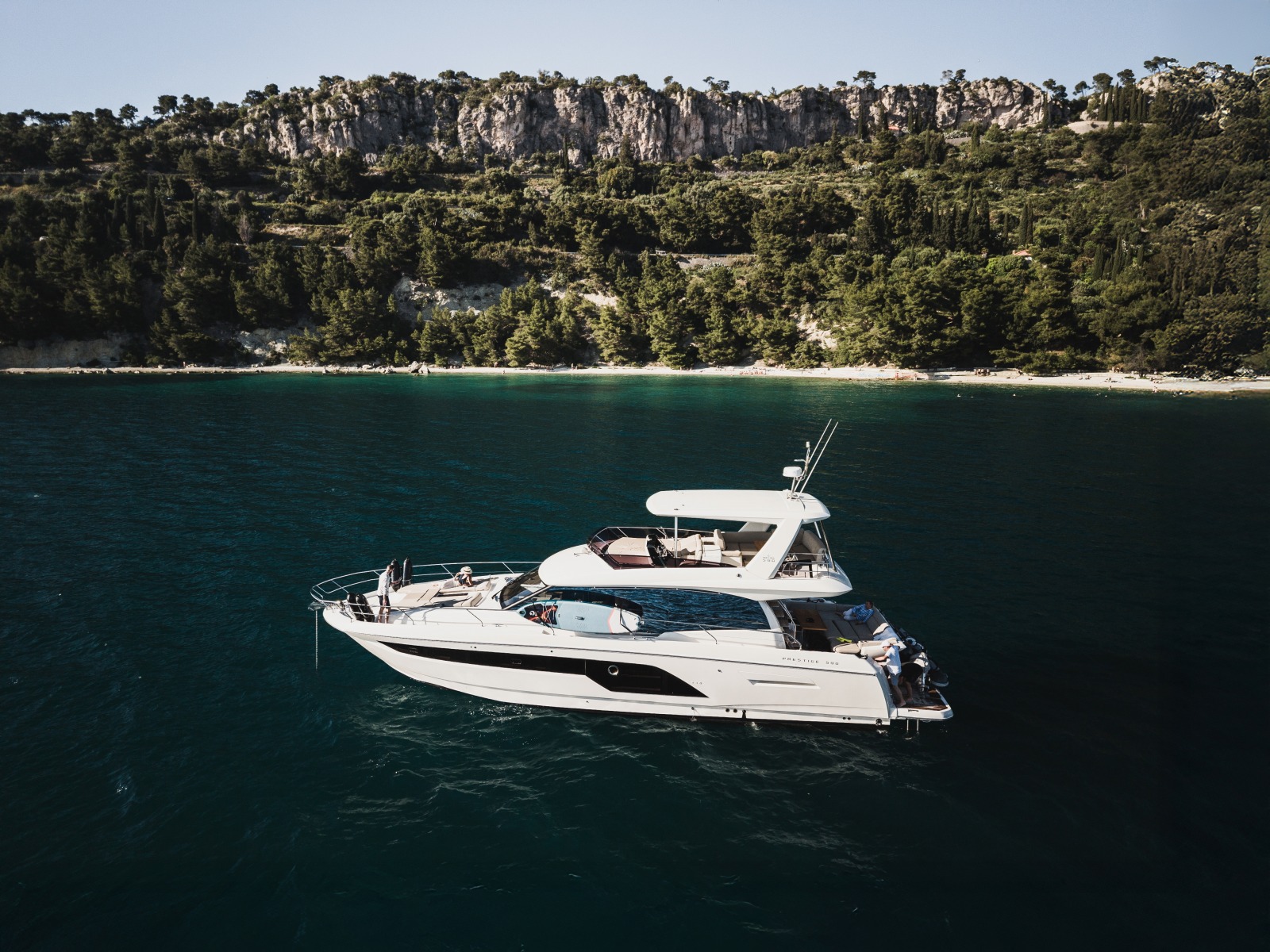 Photo #3 - Prestige 590 Flybridge - 3 + 1 cab. (Shaft) in Podstrana - 34256