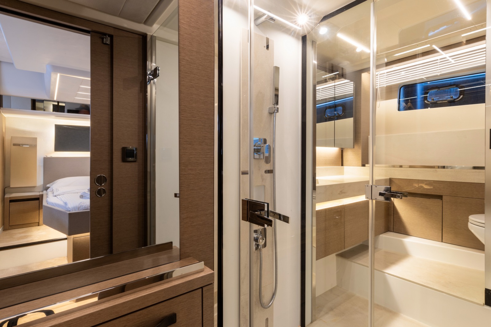 Photo #11 - Prestige 590 Flybridge - 3 + 1 cab. (Shaft) in Podstrana - 34256