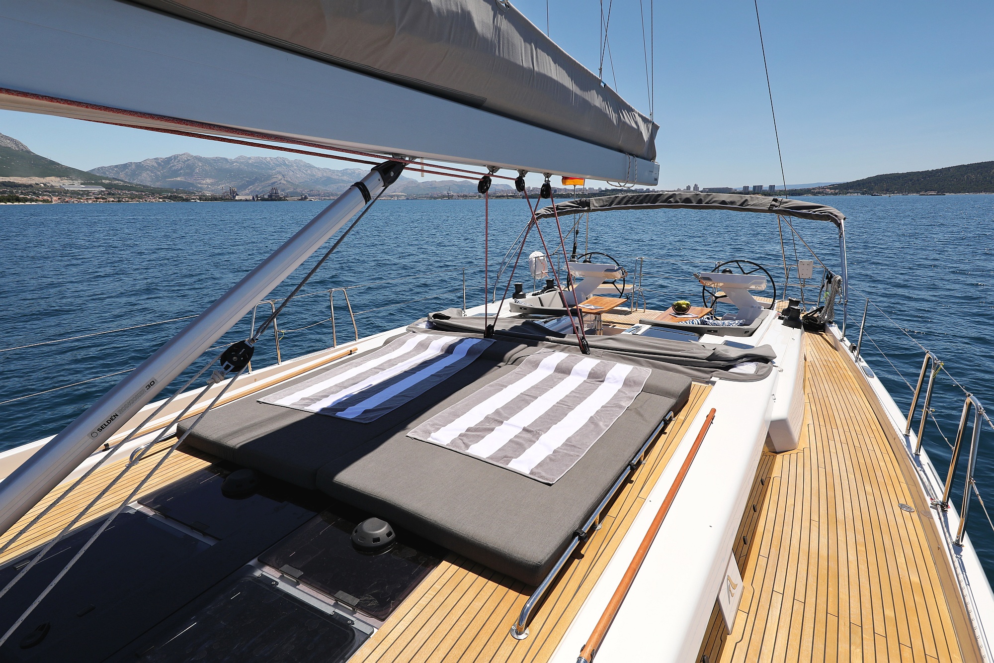 Photo #11 - Hanse 588 - 5 + 1 cab. (Hot Stuff) in Kastela - 34260