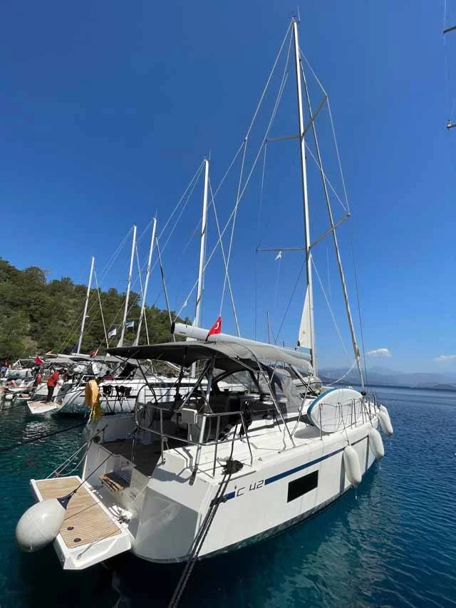 Bavaria C42 (Sideways)  - 2
