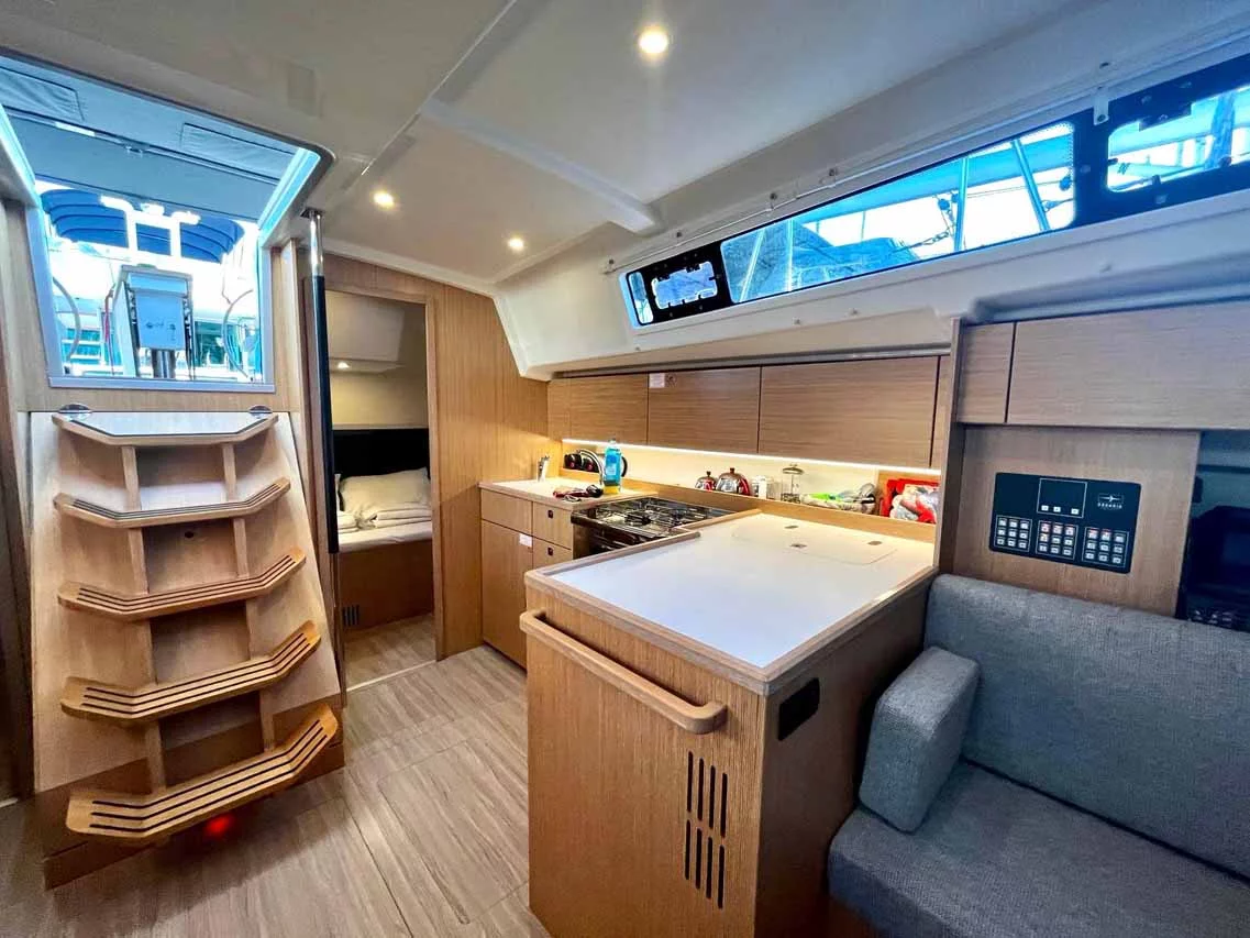 Bavaria C42 (Sideways)  - 5
