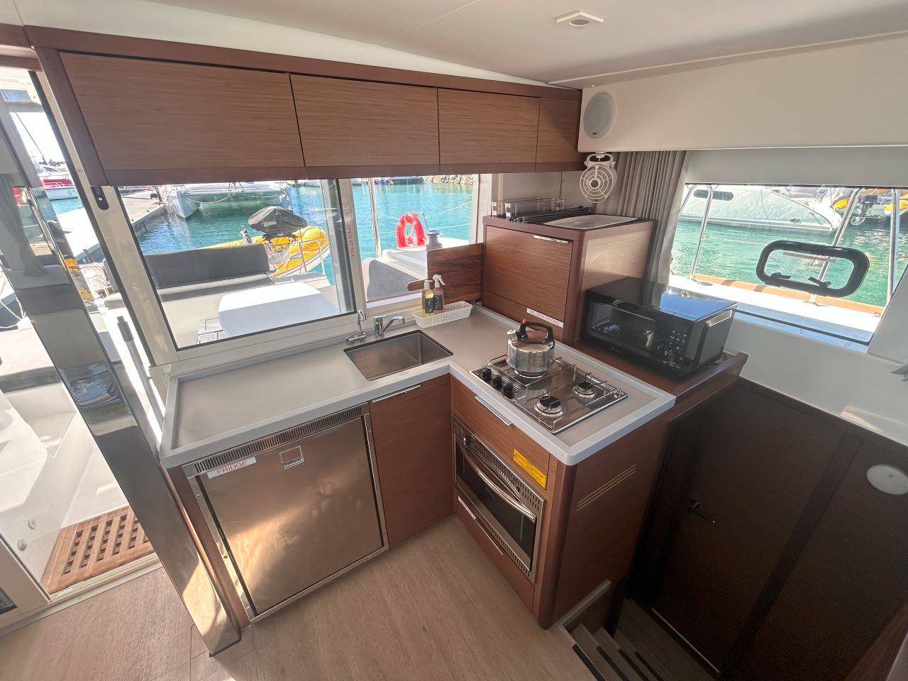 Photo #8 - Lagoon 40 - 4 cab. (LUMIERE) in Airlie Beach - 34349