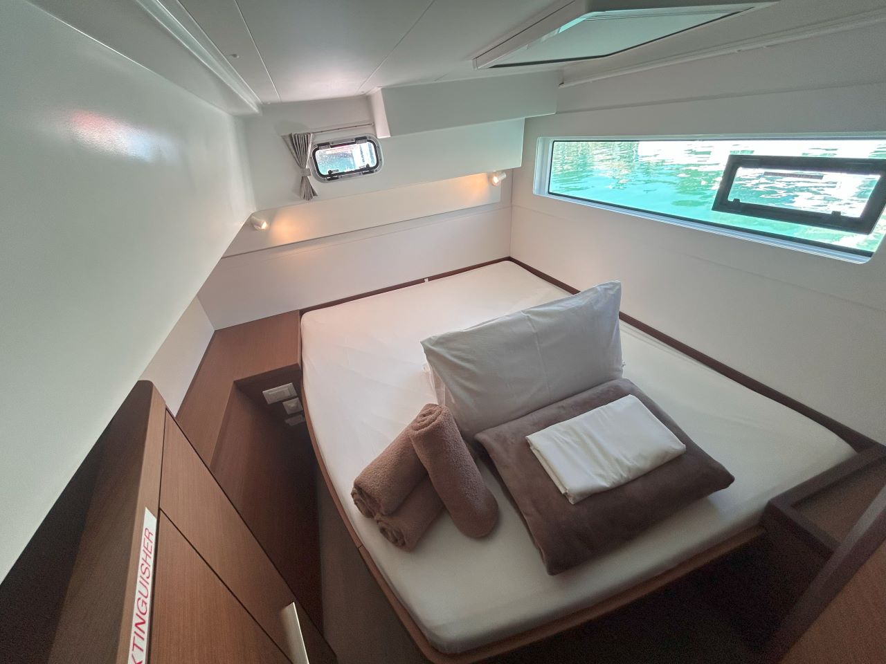 Photo #9 - Lagoon 40 - 4 cab. (LUMIERE) in Airlie Beach - 34349