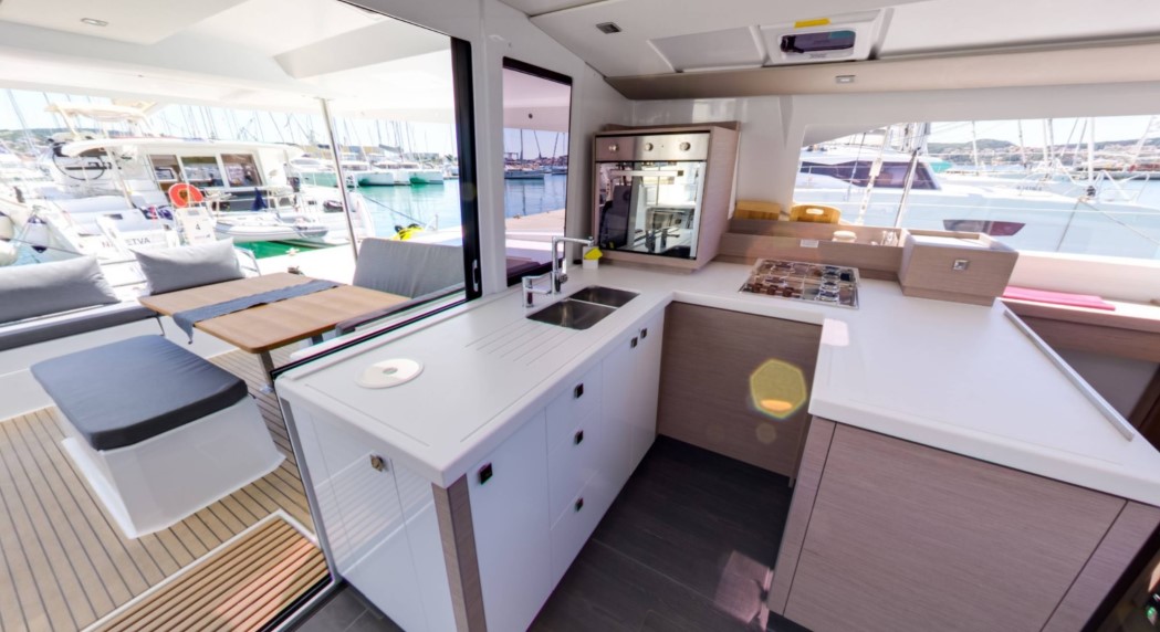 Photo #11 - Fountaine Pajot Astrea 42 - 4 + 2 cab. (Magic Summer) in Trogir - 34351