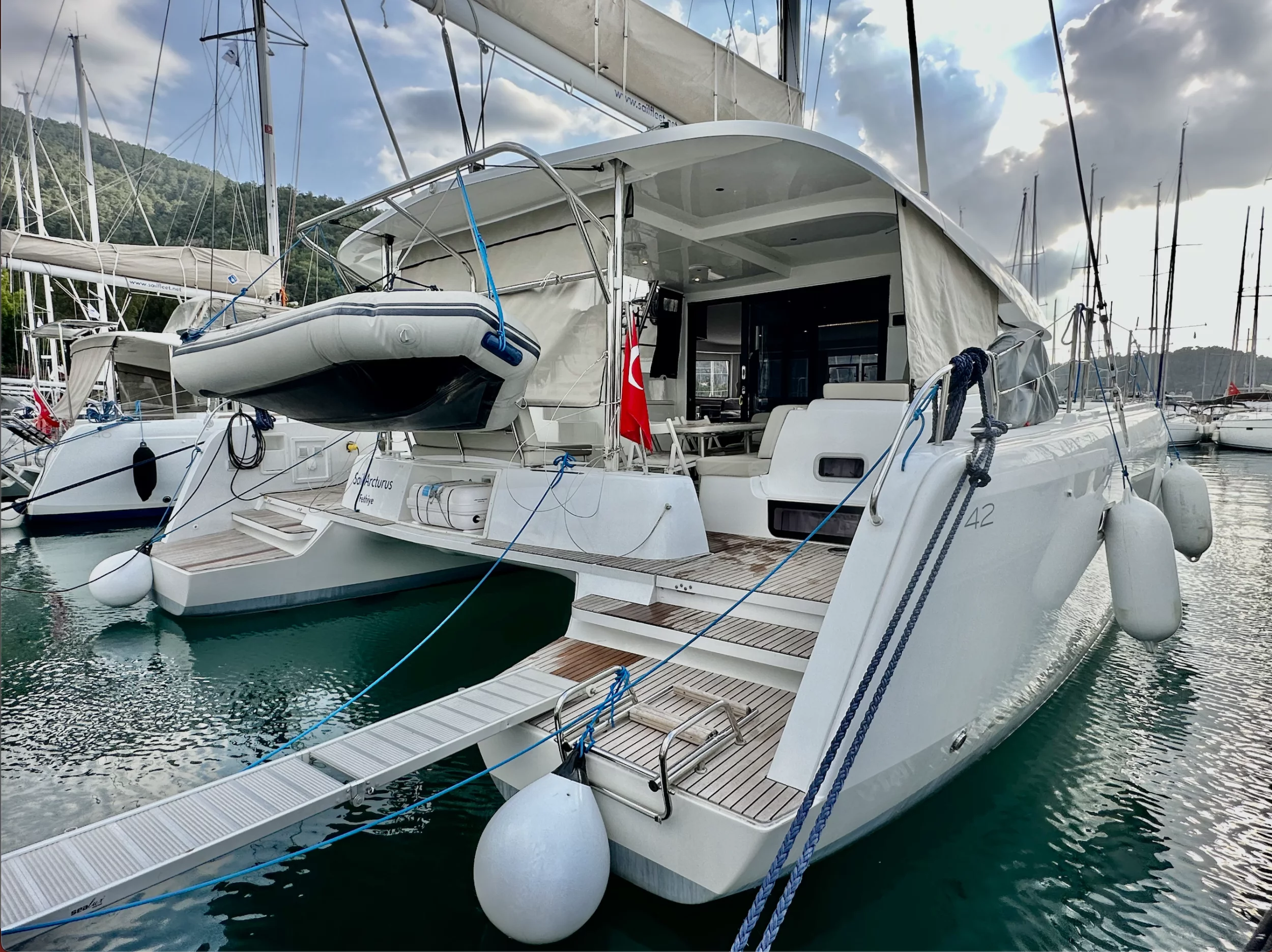 Lagoon 42 - 4 + 2 cab. (Sail Arcturus)  - 8