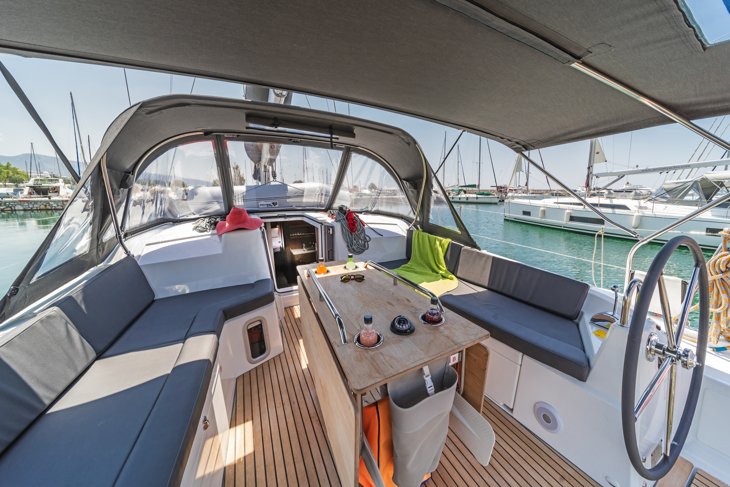 Photo #12 - Oceanis 40.1 (Roza) in Athen - 34369