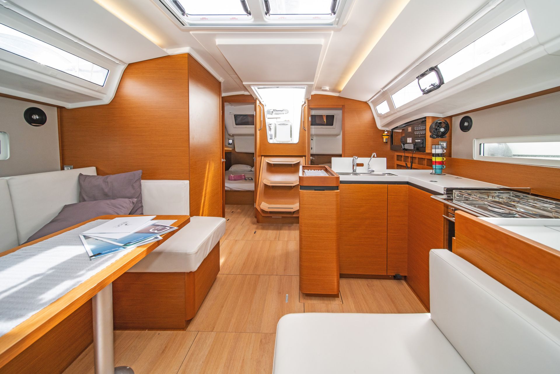 Photo #9 - Sun Odyssey 410 - 3 cab. (Aella) in Skiathos - 34370