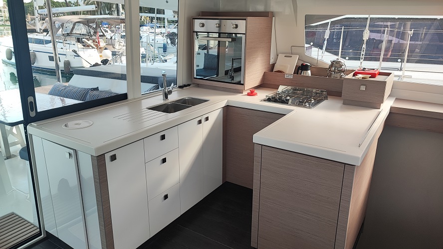 Photo #9 - Fountaine Pajot Astrea 42 - 4 + 2 cab. (Gloria) in Fethiye - 34431