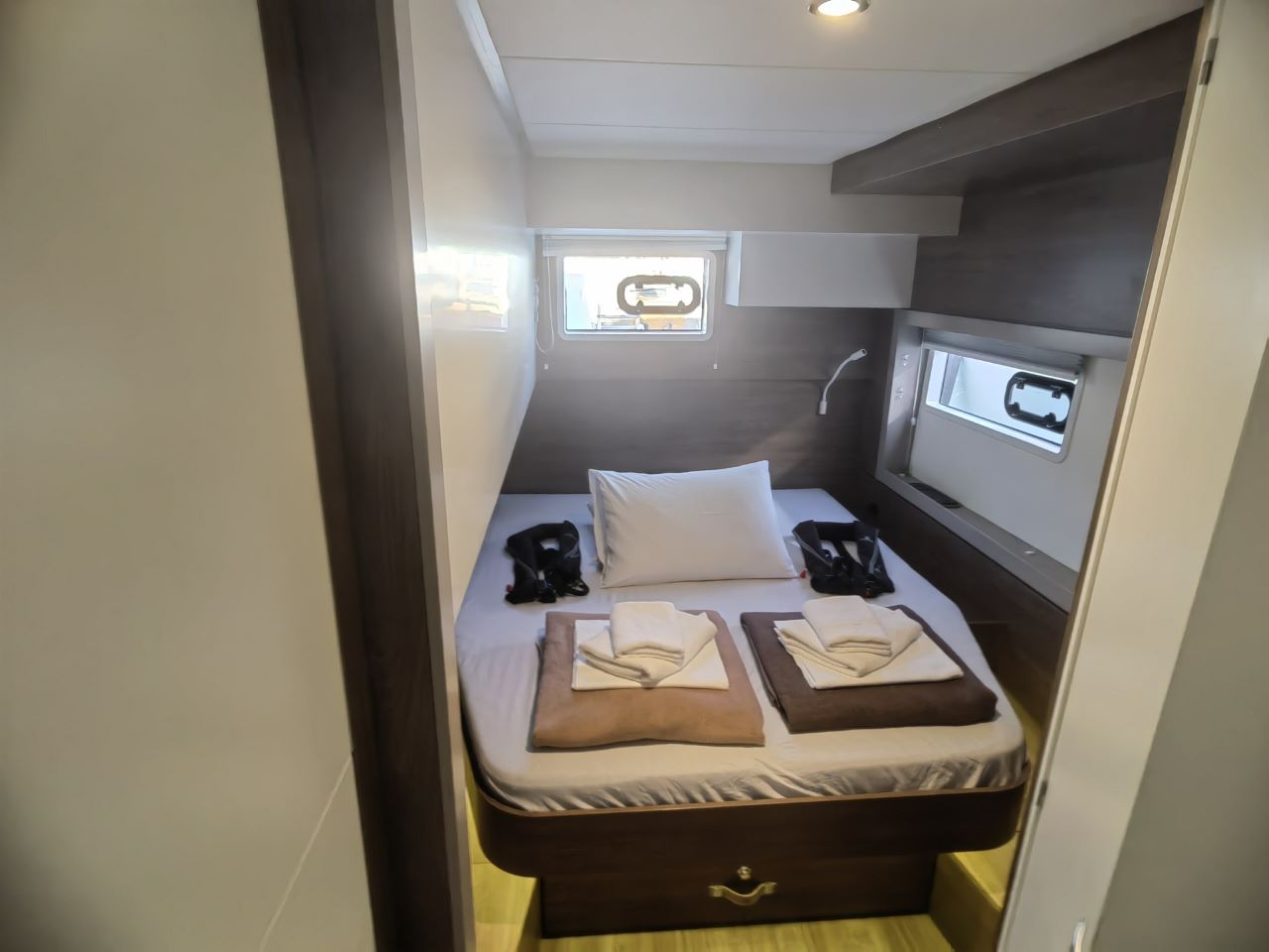 Photo #10 - Bali 4.4 - 4 + 1 cab. (LIFE'S BEEN GOOD) in Parham Town - 34491