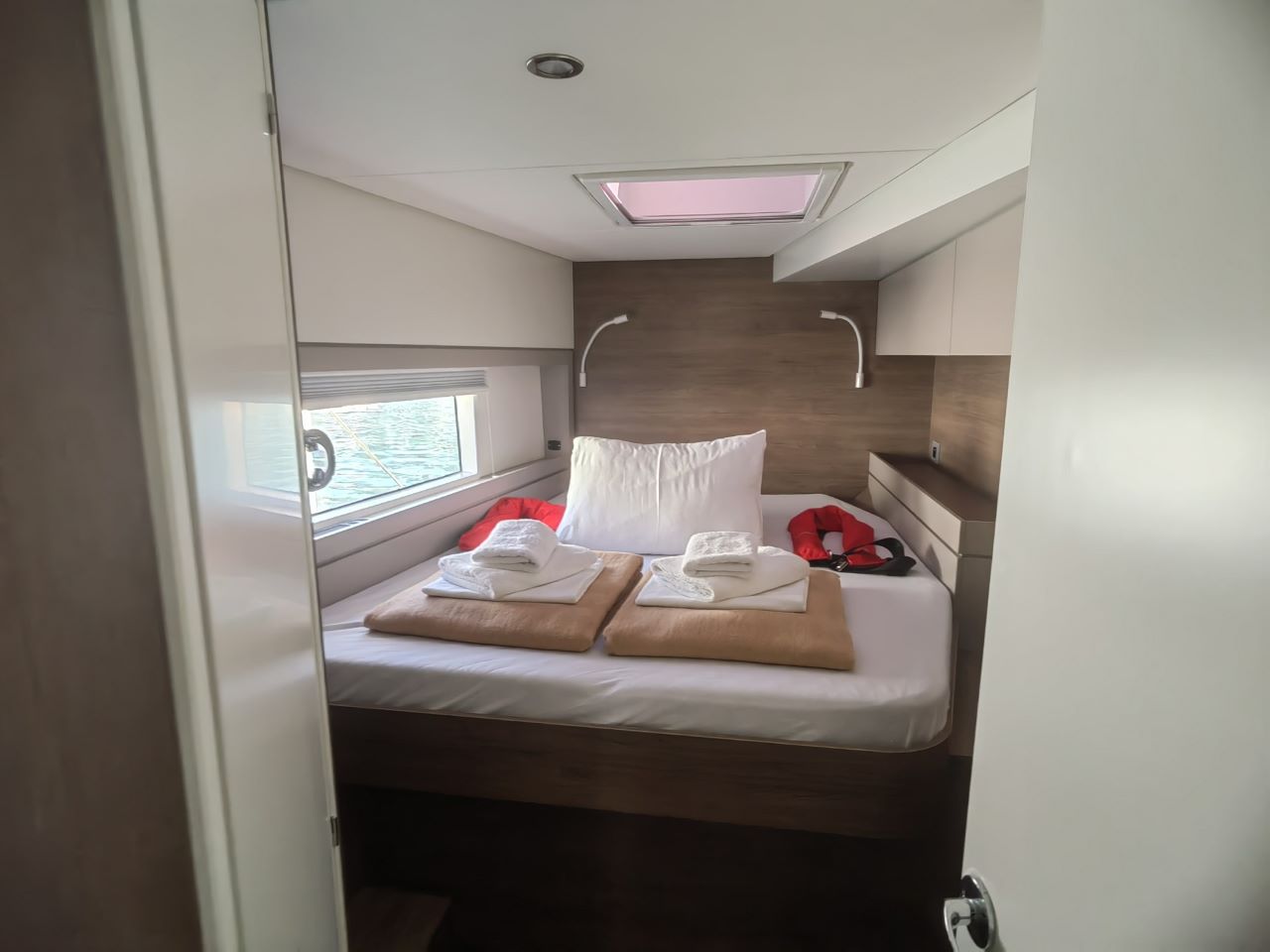 Photo #11 - Bali 4.4 - 4 + 1 cab. (LIFE'S BEEN GOOD) in Parham Town - 34491