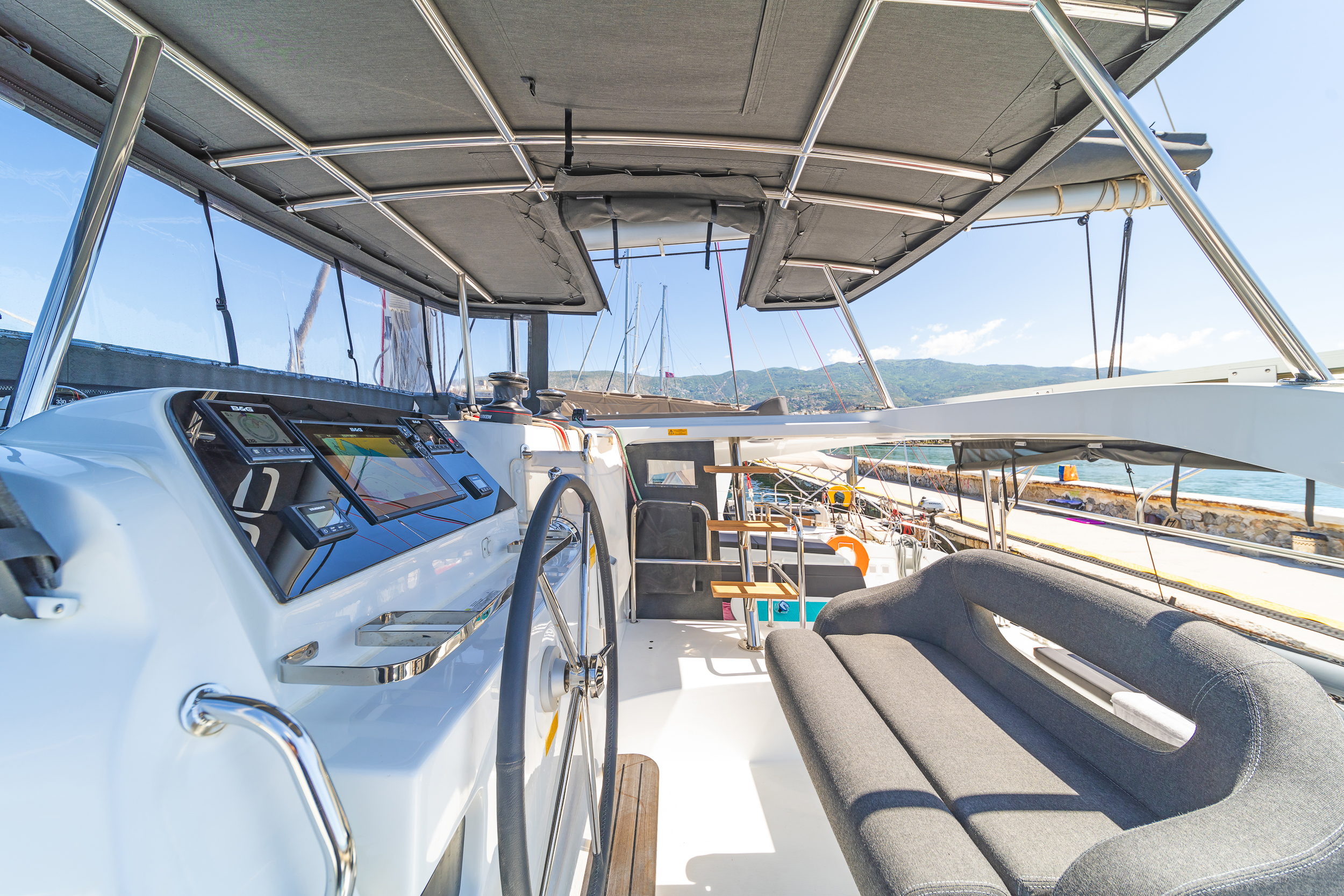 Photo #8 - Lagoon 42 - 4 + 2 cab. (White Pearl) in Volos - 34534