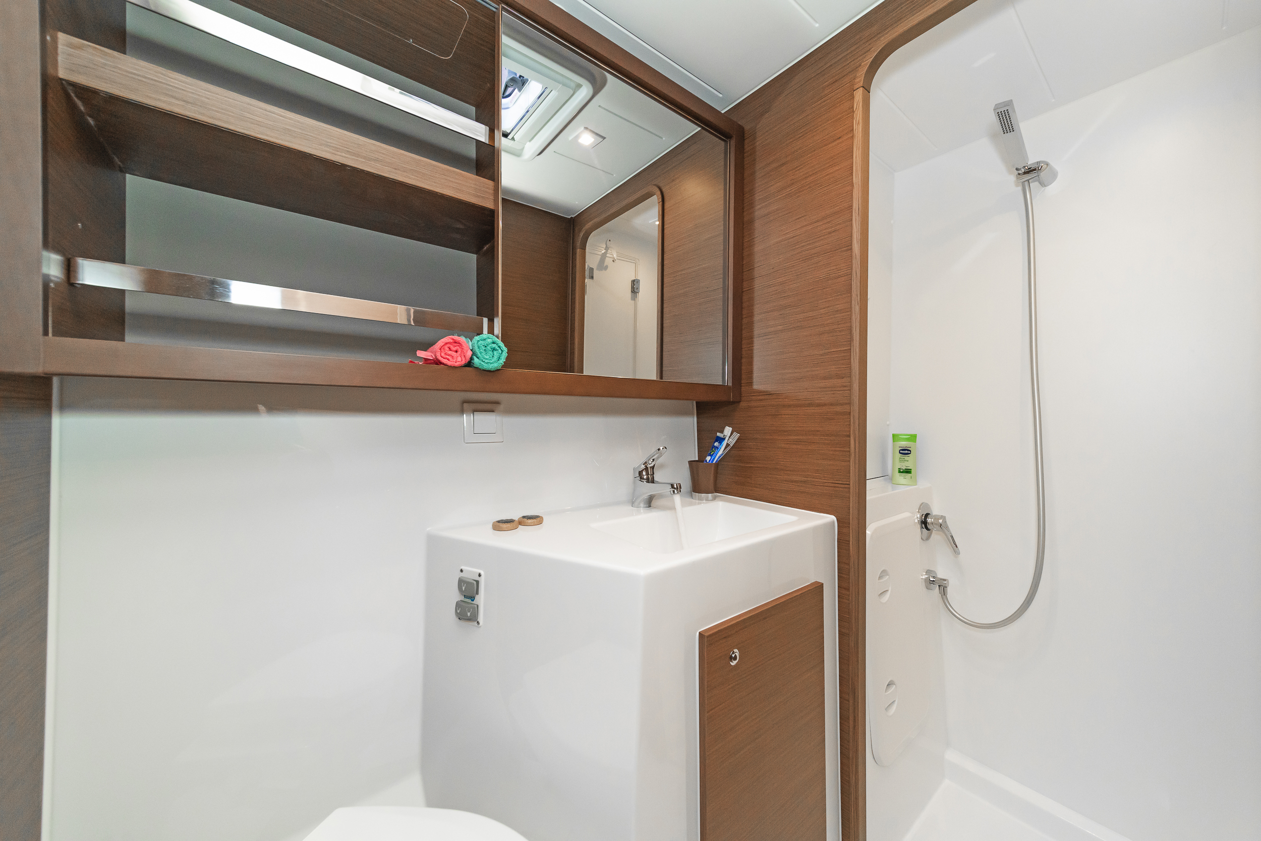 Photo #19 - Lagoon 42 - 4 + 2 cab. (White Pearl) in Volos - 34534