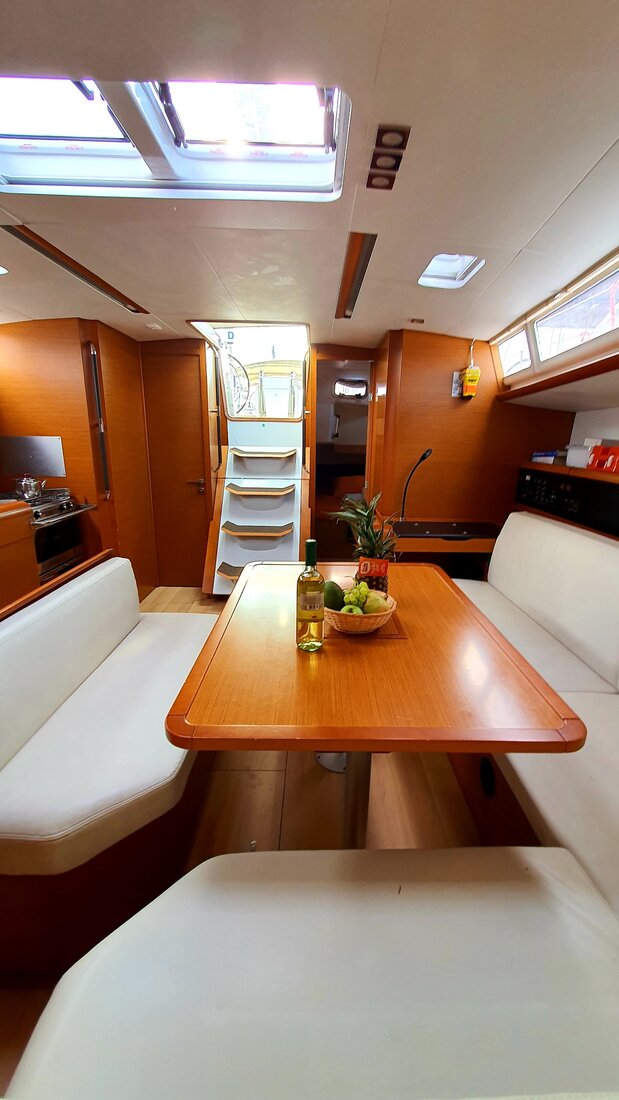 Photo #8 - Sun Odyssey 479 - 4 cab. (Jack) in Athens - 34536