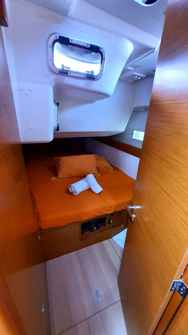 Photo #10 - Sun Odyssey 479 - 4 cab. (Jack) in Athens - 34536