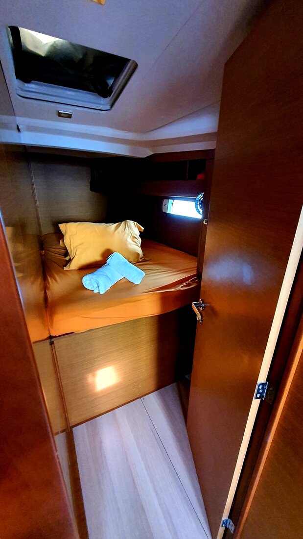 Photo #11 - Sun Odyssey 479 - 4 cab. (Jack) in Athens - 34536