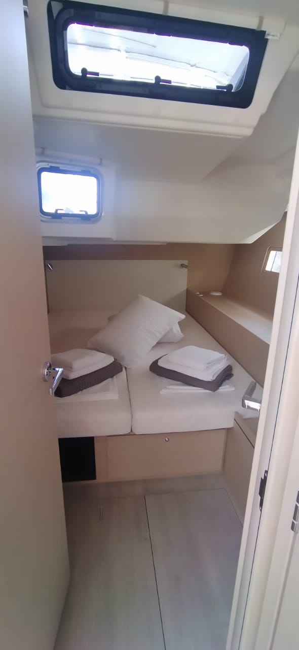 Photo #8 - Oceanis 51.1 - 5 + 1 cab. (Escape) in Athens - 34547