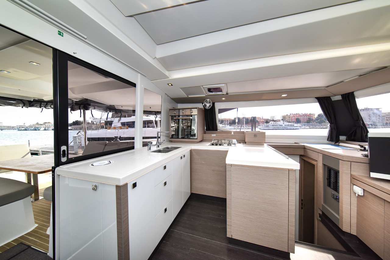 Photo #12 - Fountaine Pajot Astrea 42 - 4 + 2 cab. (Le Bart) in Zara - 34585