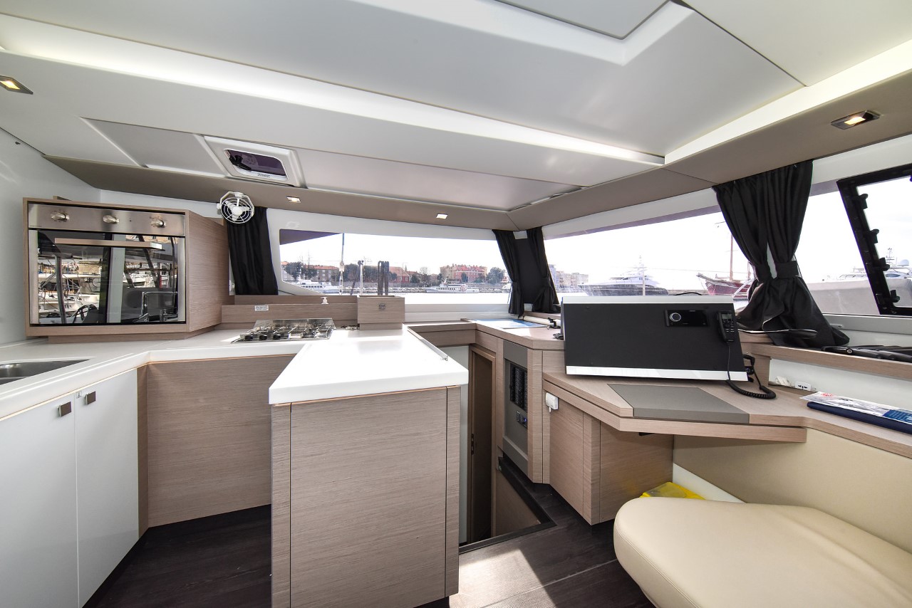Photo #18 - Fountaine Pajot Astrea 42 - 4 + 2 cab. (Le Bart) in Zara - 34585