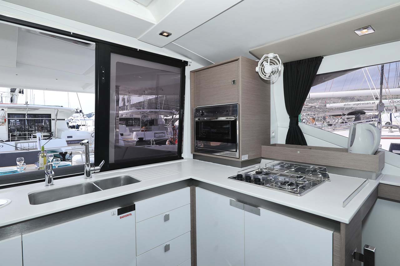 Photo #16 - Fountaine Pajot Isla 40 - 4 cab. (Chilli) in Trogir - 34615